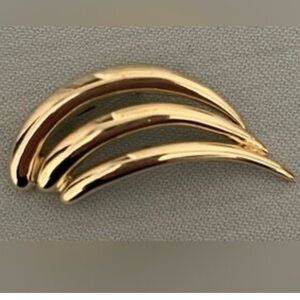 Vintage Elegant Gold Brooch signed